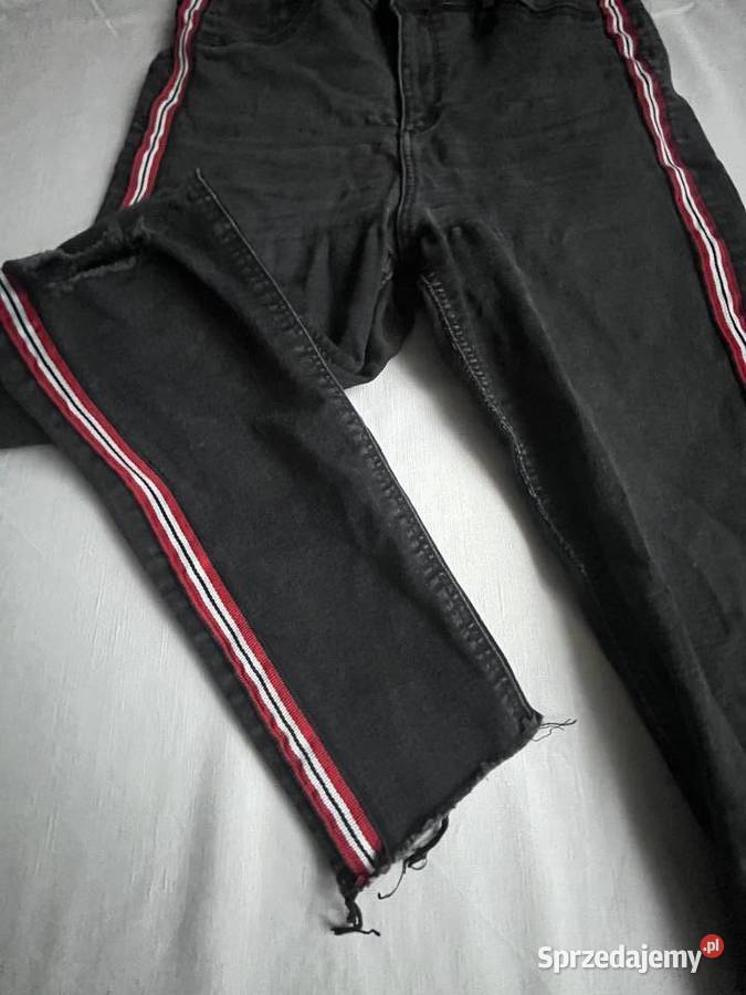 Czarne jeansy ZARA skinny z czerwonymi paskami czerwony mazowieckie Sochaczew
