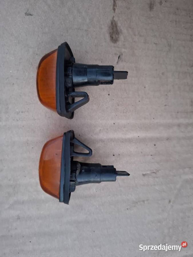 Kierunkowskazy kierunki migacze boczne Fiat 126p sprzedam