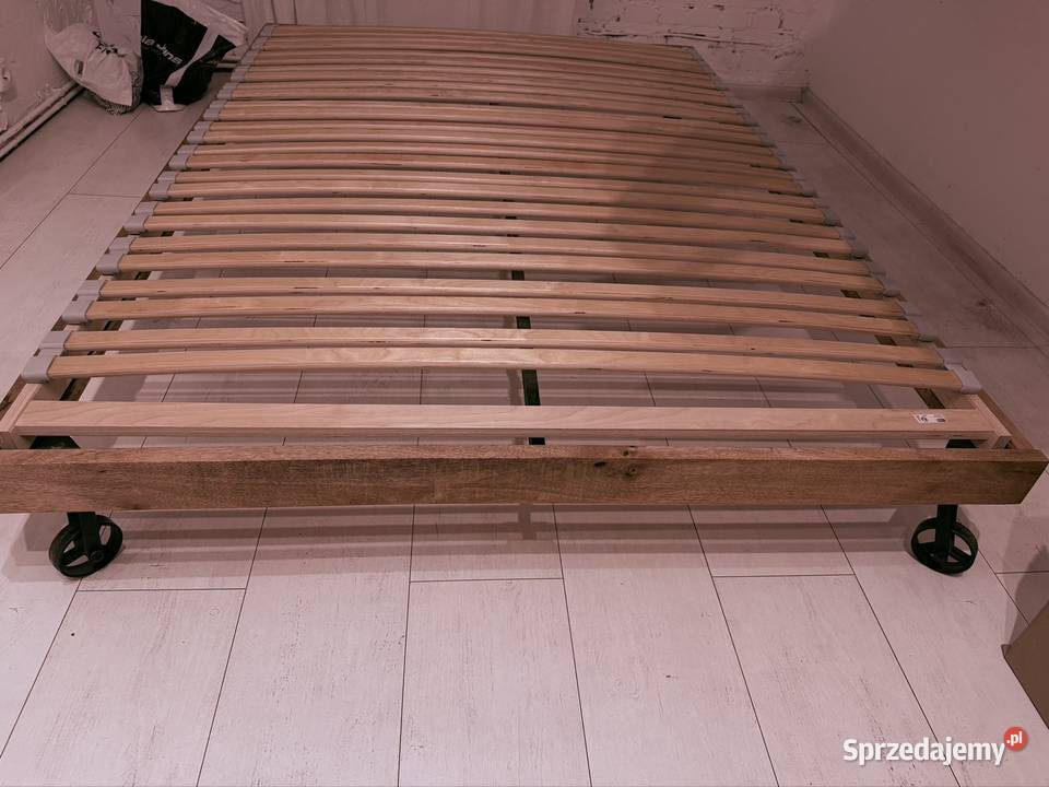 Łóżko w stylu loft