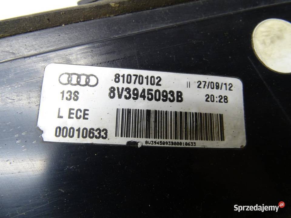 LAMPA LEWY TYŁ LEWA TYLNA W KLAPĘ 8V3945093B sprzedam