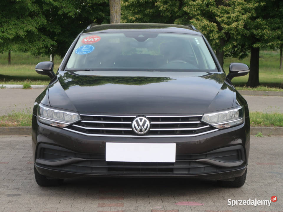 VW Passat 15 TSI asystent pasa ruchu