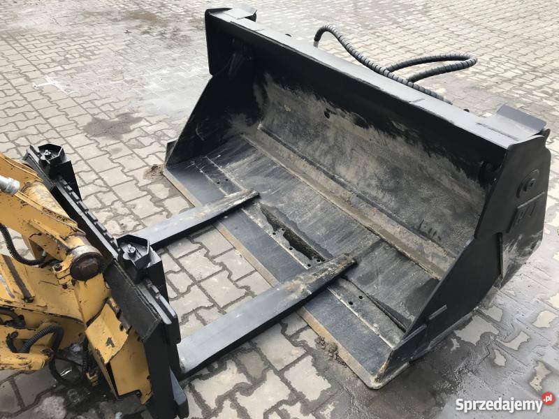 ładowarka czołowa Cat 908 równe koła 2001 67000 Przylesie