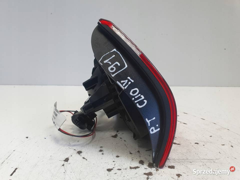 LAMPA PRAWA Renault Clio IV kombi TYLNA prawy Lampy tylne Rudka