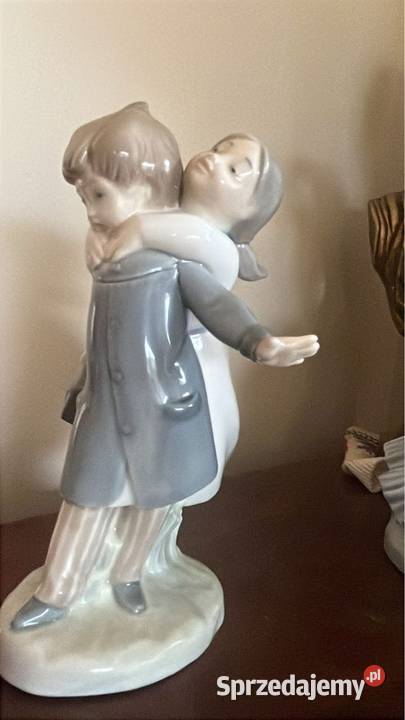 Figurka chłopca z teczką i z dziewczynką Z Gdańsk sprzedam