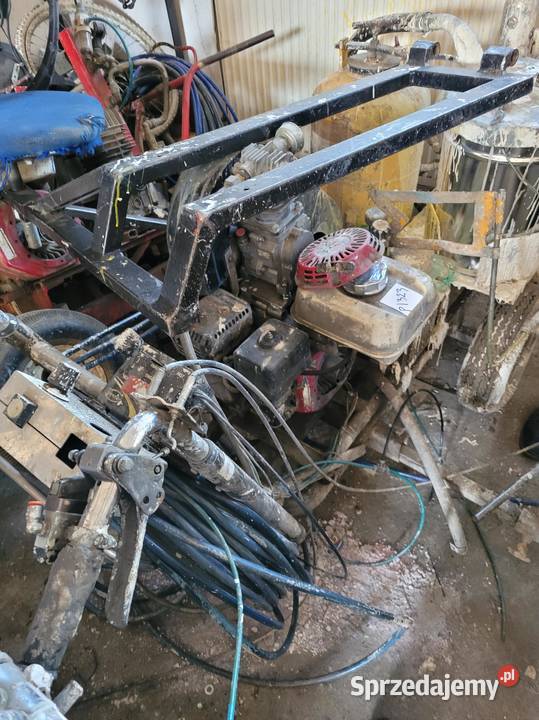 Syndyk sprzeda MALOWARKA DROGOWA 8900 XLT P323 nie