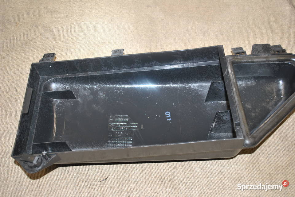Pokrywa filtra pyłkowego kabiny BMW E60 E61 E63 Poręba sprzedam