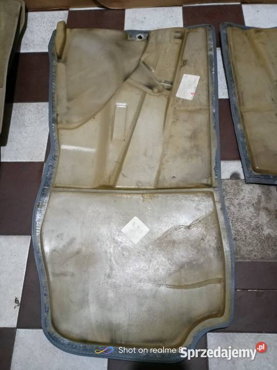 Mercedes 190 W201 dywanik wykładzina szary osobowe świętokrzyskie Skarżysko-Kamienna sprzedam
