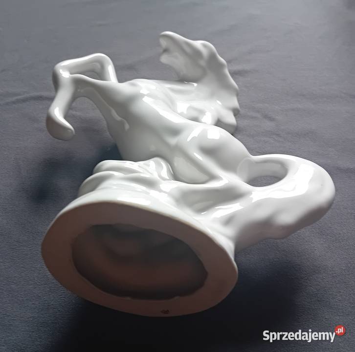 Biała figurka Koń Chodzież Brak sygnatury Koźminek