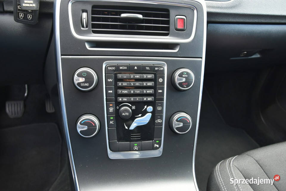 Volvo V60 20d 120 Manual 2015r LED NAVi TEMPOMAT elektrochrom. lusterko wst.