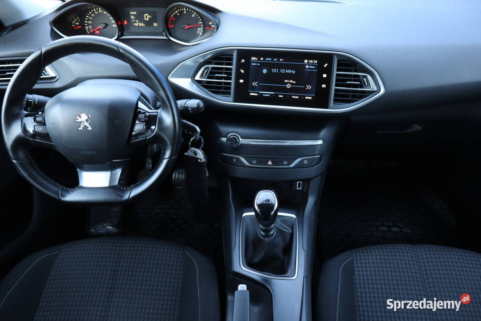 Peugeot 308 15 BlueHDi światła do jazdy dziennej