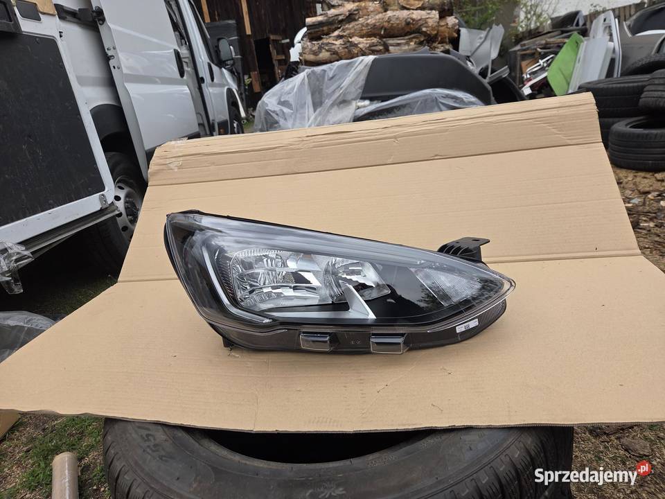 Lampa prawa przód przednia Ford Focus IV 2546956