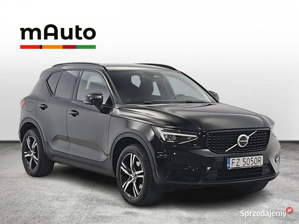 Volvo XC 40 B4 Plus Dark aut Z Polskiego Salonu asystent pasa ruchu Warszawa