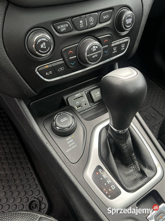 Jeep Cheeroke Overland 2018 32 V6 272 Rymanów