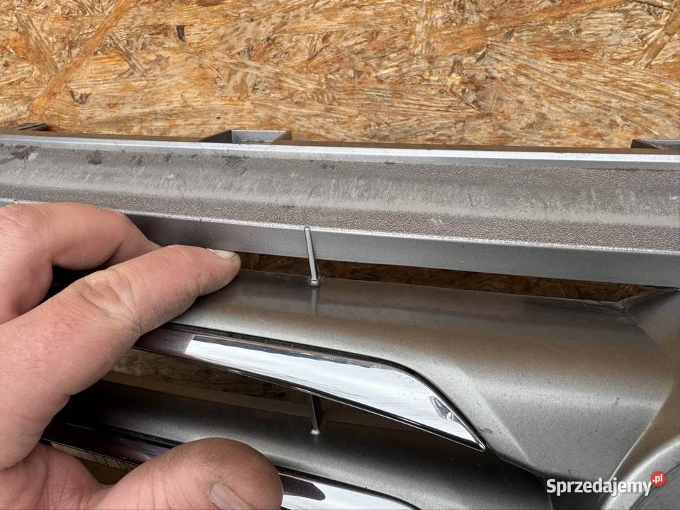 Grill atrapa chłodnicy Toyota Rav4 III 3 lift Rok produkcji 2010 Międzychód