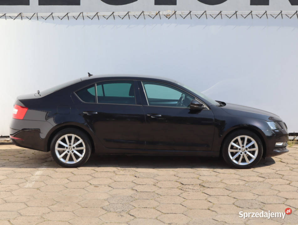 Skoda Octavia 14 TSI światła do jazdy dziennej