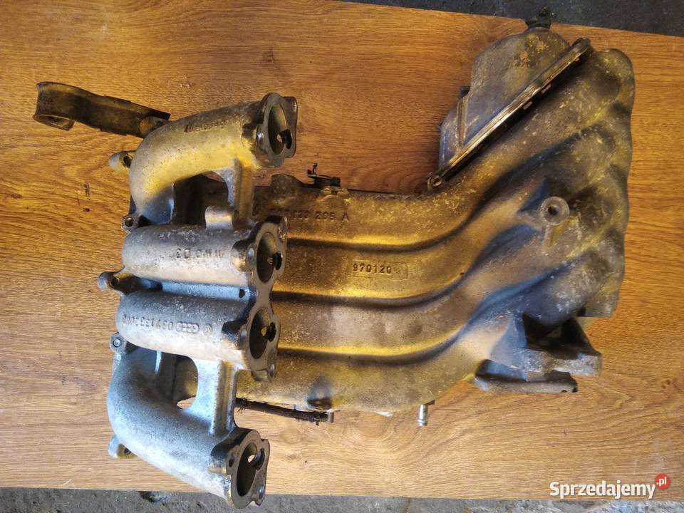 Kolektor ssący VW golf 3 16 v8 101 037133205 Krośniewice