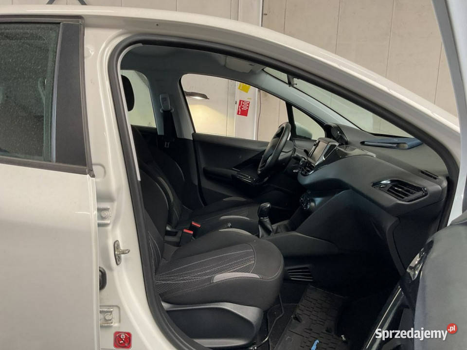 Peugeot 208 Benzyna tempomat nawigacja isofix nawigacja