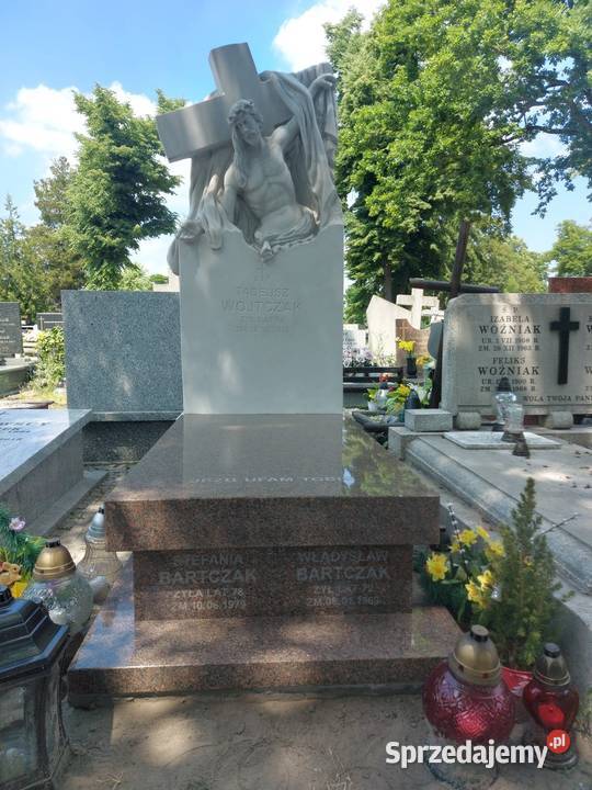 Nagrobek z piaskowca łódzkie Łódź