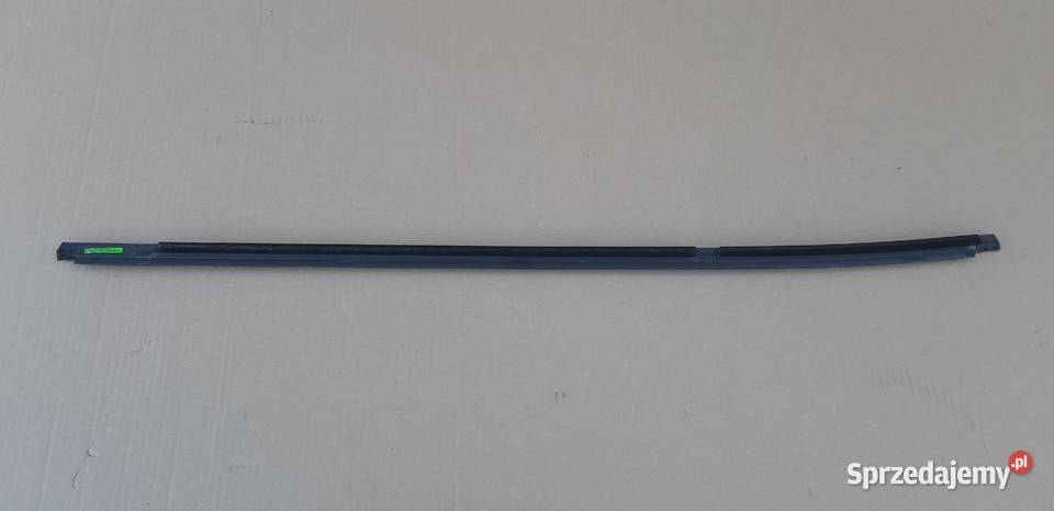 SKODA ENYAQ LISTWA ZGARNIAJĄCA DRZWI PRAWY TYŁ Bieleń