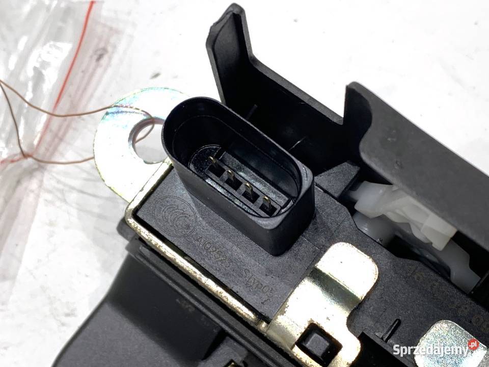 ZAMEK KLAPY TYŁ VW GOLF VII Kombi 5G0827505C Zamki, wkładki i kluczyki Części samochodowe