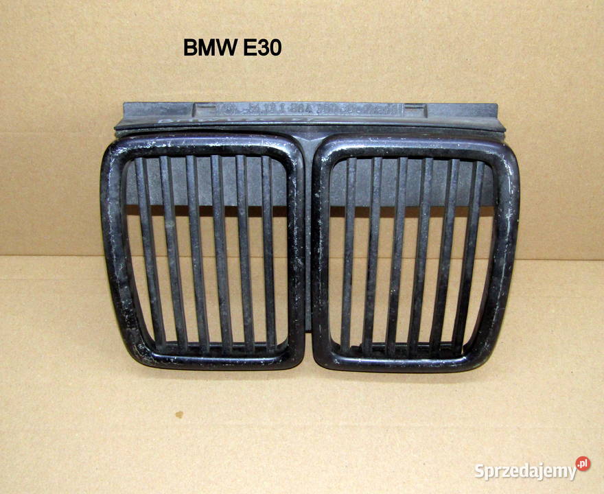 ATRAPAGRILL BMW E30 1884350 CZARNA Rok produkcji 1981 Mysłaków
