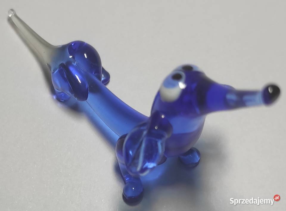 Szklany jamnik pies ze szkła błękitny szkło mazowieckie Warszawa