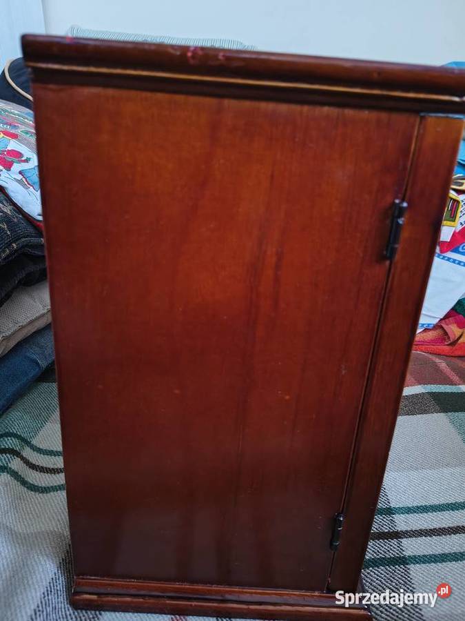 Skrzynka z zegarem Mława