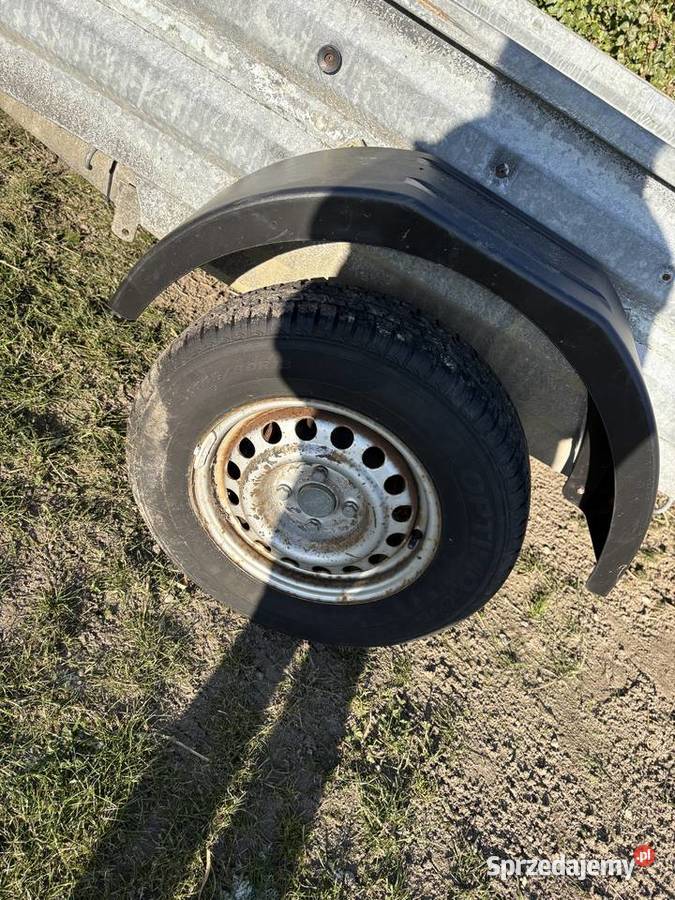 Przyczepa samochodowa