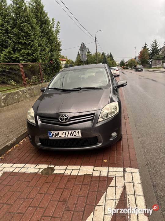 Toyota Auris welurowa tapicerka