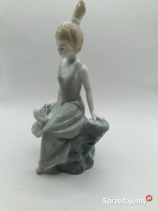 Figurka dziewczyna blondyna z pieskiem sprzedam