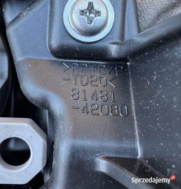 Kratka zderzaka przód prawa halogen Toyota rav4 Międzychód sprzedam