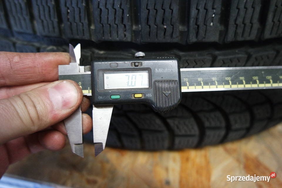 Komplet opon zimowych 21555 R17 NOKIAN WRA4 DOT