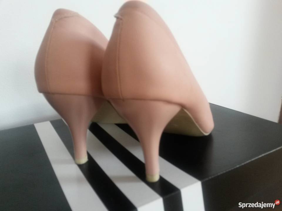 SZPILKI NOSEK ZŁOTE PUDROWE SZPIC 39 DEEZEE dolnośląskie