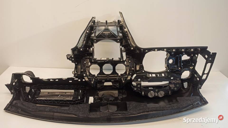 KOKPIT MERCEDES W205 ANGLIK