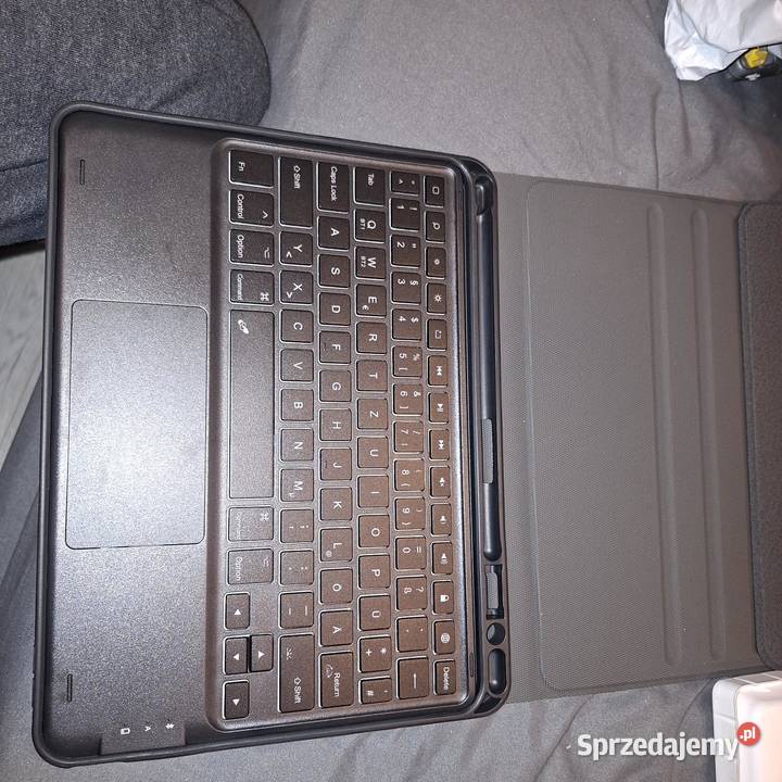 Nowe etui na tablet z klawiatura sprzedam