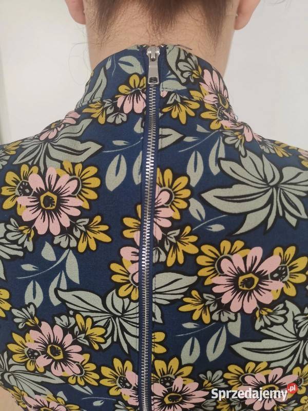 Elegancka rozkloszowana sukienka w kwiaty floral Rozkloszowana Kraków