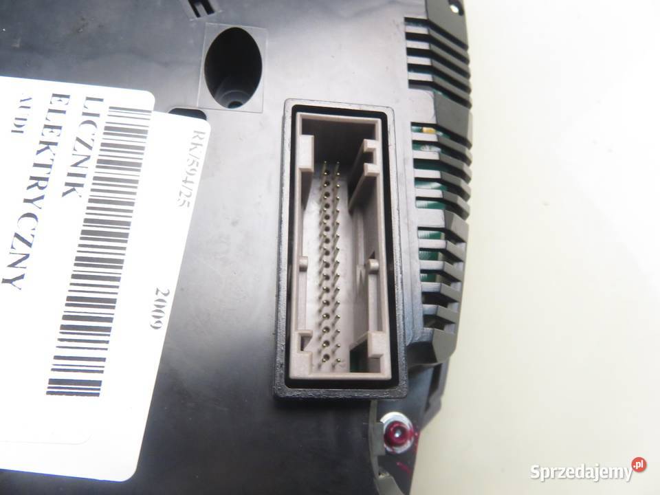 LICZNIK AUDI A4 B8 18 TFSI 8K0920900B