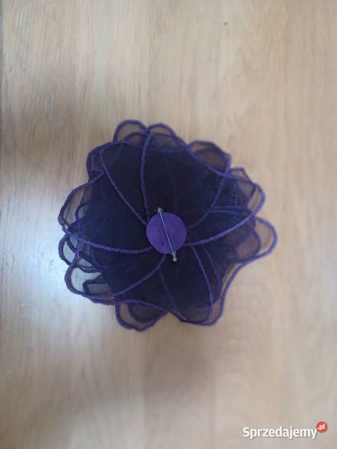 Fioletowa duża broszka w kształcie kwiatka Kraków