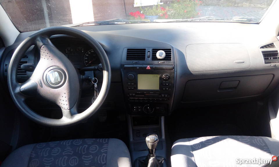 Seat Ibiza 2000r 14 16v BG srebrny Piaski