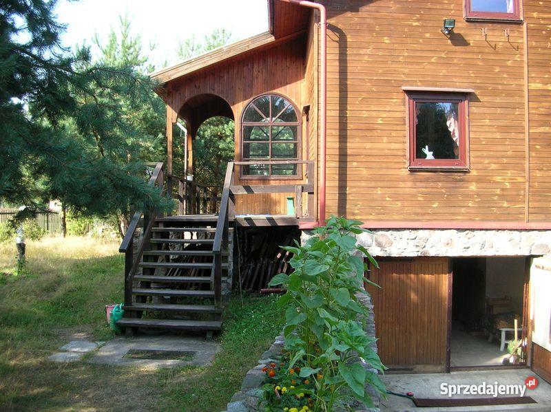 Drewnianomurowany dom Dzięciołkiem w bliskim sąs do zamieszkania Domy Szynkarzyzna
