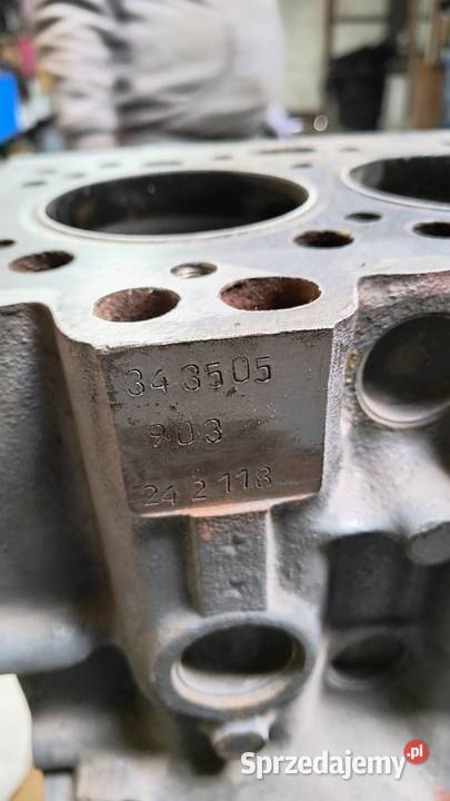 Głowica z zaworami Perkins 4 nieużywana Łódź