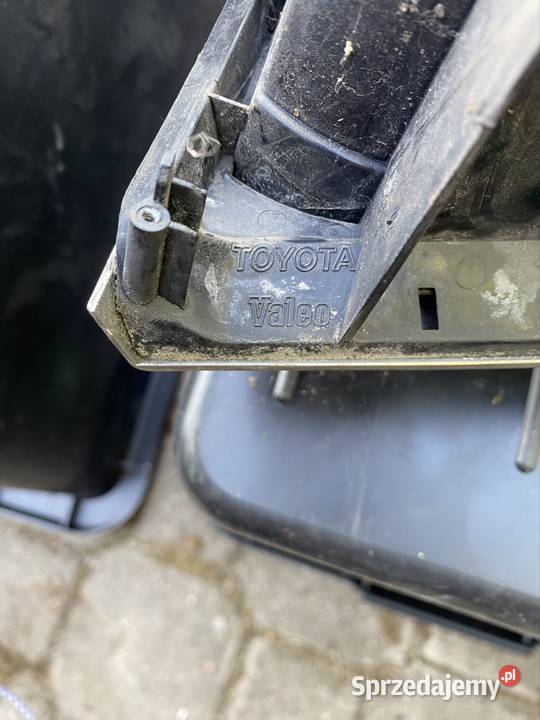 Lampa tylna lewa w błotnik tył Toyota Avensis łódzkie Kamocin