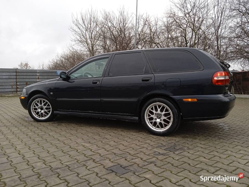 Volvo V40 18 BG 2000r pewne auto doinwestowane