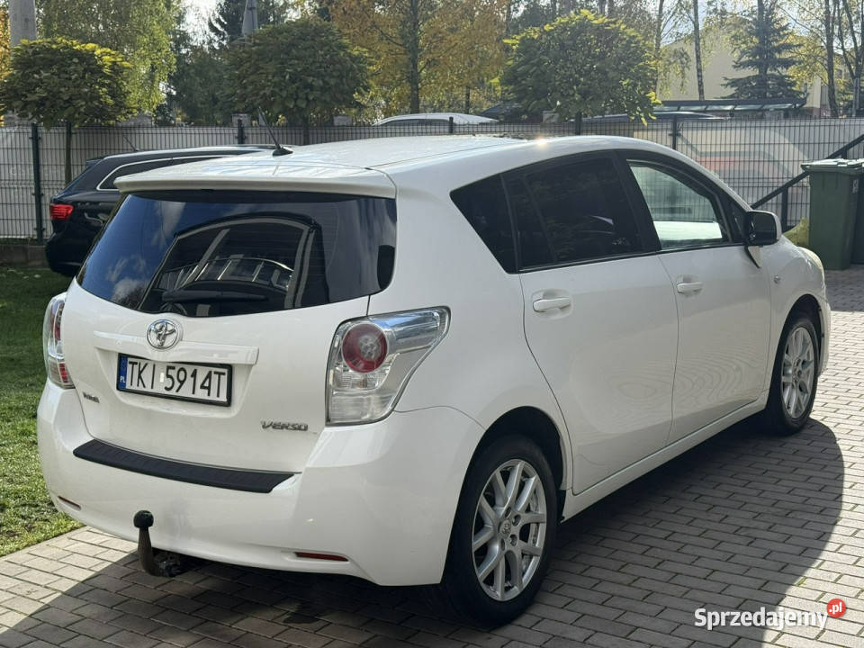 Toyota Verso 18 Benzyna Serwisowany Gwarancja światła przeciwmgielne Piekoszów