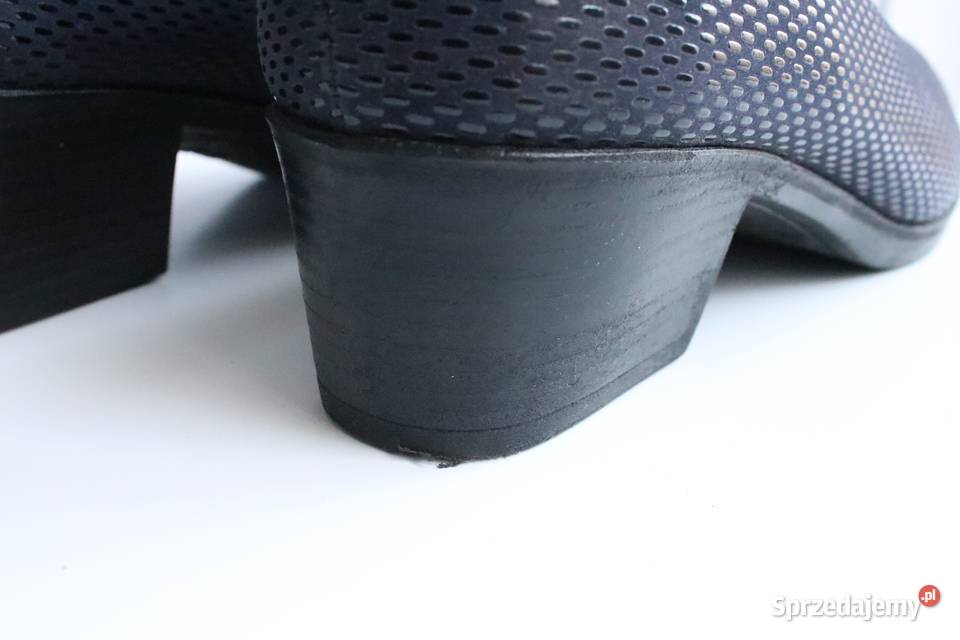 Czółenka granatowe na niskim obcasie