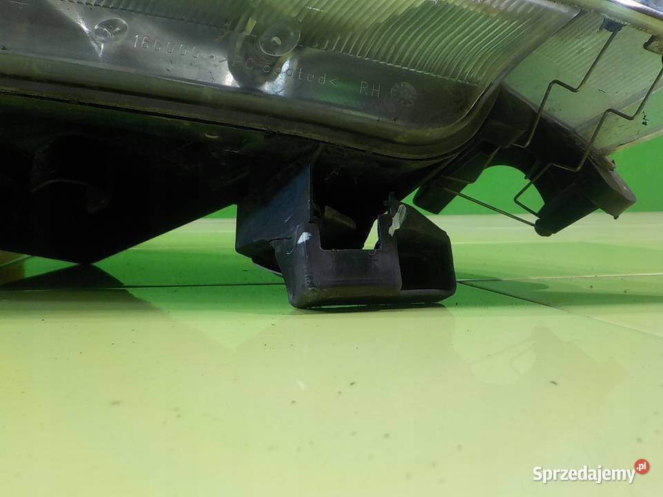 FORD KUGA MK1 I 25 B 10r 5D lampa prawa przod Suków