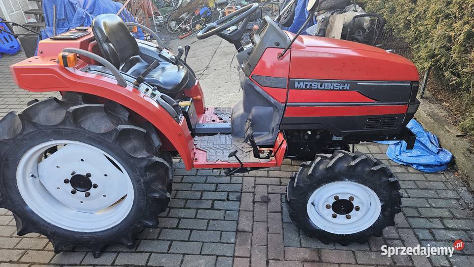 Traktorek minijapoński Mitsubishi MT220