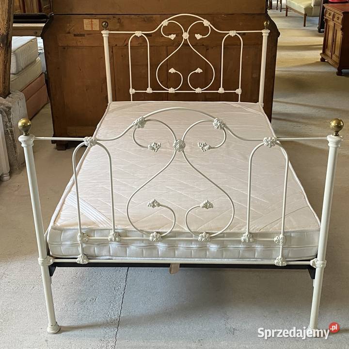 Białe łóżko metalowe 120x200 Budno