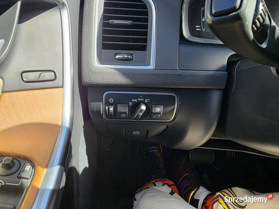 Volvo XC 60 20 Benzyna 245 Panorama Skóra Kamera lakier metallic Słupsk