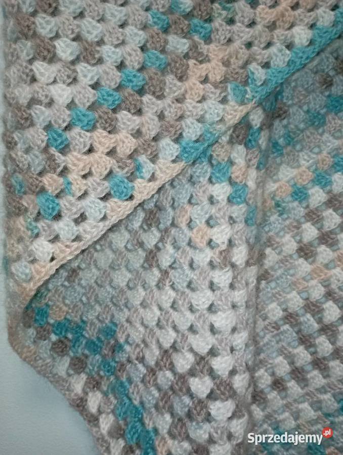 Chusta wykonana z miękkiej i delikatnej włóczki Wrocław